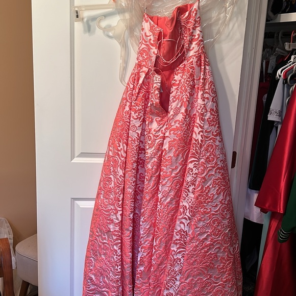SHERRI HILL PROM LING DRESS - Picture 5 of 6